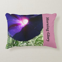 Schönes lila Blumenakzent-Kissen Zierkissen