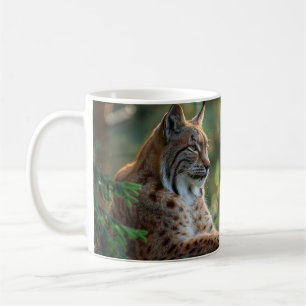 Schönes Luchs auf einem Felsen Kaffeetasse