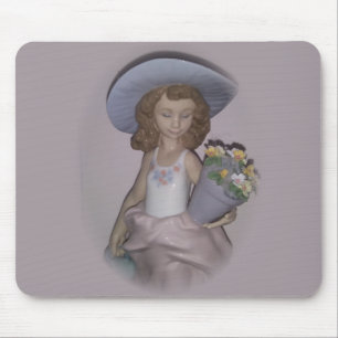 Schönes Mädchen mit Blume Lladro Mousepad