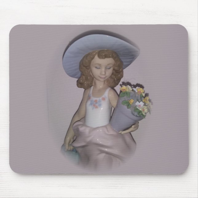 Schönes Mädchen mit Blume Lladro Mousepad (Vorne)