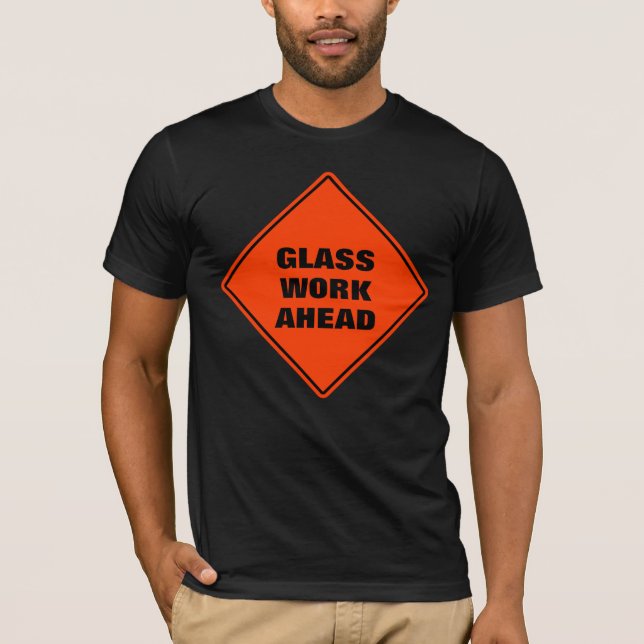 Schönes orangefarbenes Glas: Vorsicht beim Schild T-Shirt (Vorderseite)