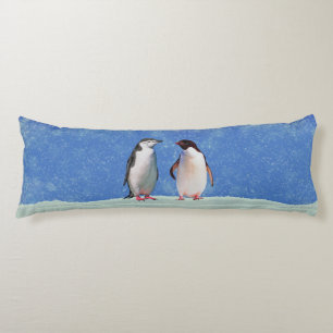Schönes Pinguin-Paar auf Himmelblau Seitenschläferkissen