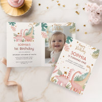 Schönes rosa Dino gefolgte Einladung