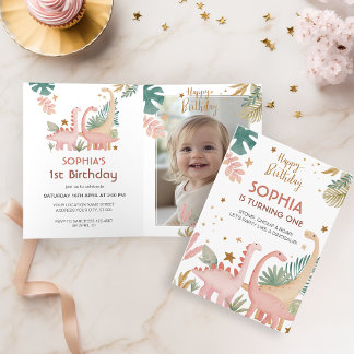 Schönes rosa Dino gefolgte Einladung