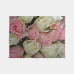 Schönes rosa Weiße Rosen Fleece Blanket