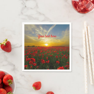 Schönes rotes Mohnfeld bei Sonnenaufgang Serviette