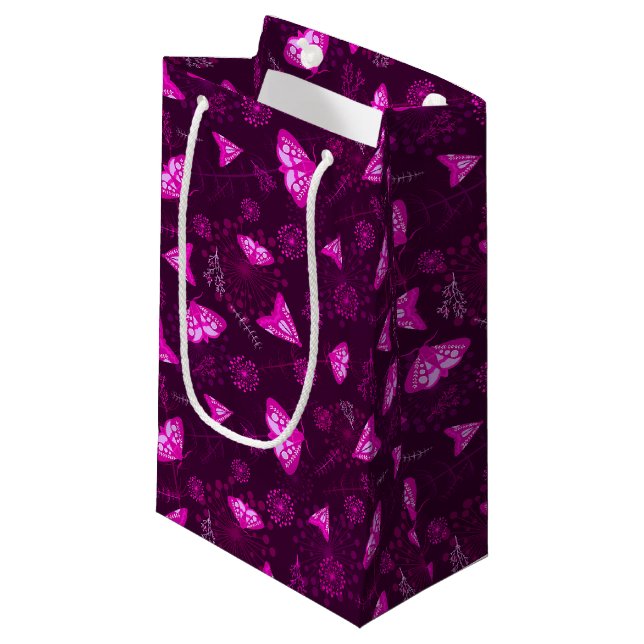 Schönes Schmetterlingsmuster rosa Kleine Geschenktüte (Vorderseite Schrägansicht)