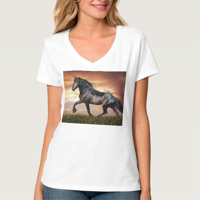 Schönes Schwarzes Pferd T-Shirt (Vorderseite)