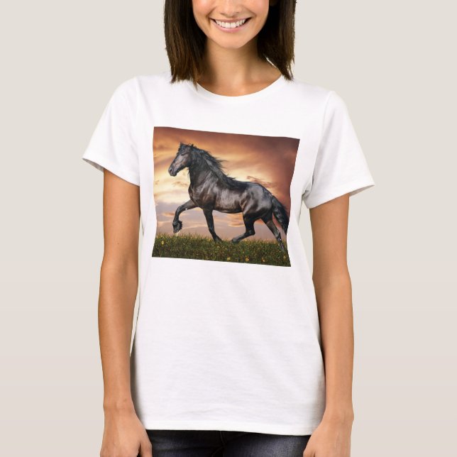 Schönes Schwarzes Pferd T-Shirt (Vorderseite)