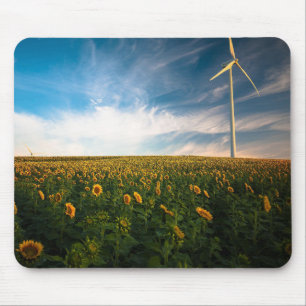 schönes Sonnenfeld mit bewölktem blauen Himmel a Mousepad