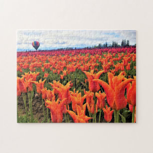 Schönes Tulip Field mit Heißluftballon, Oregon Puzzle