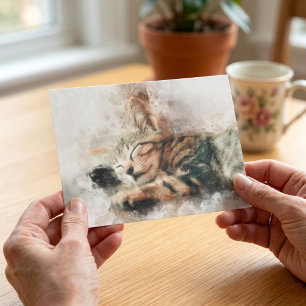 Schönes und niedliches Kätzchen, das eine Wasserfa Postkarte