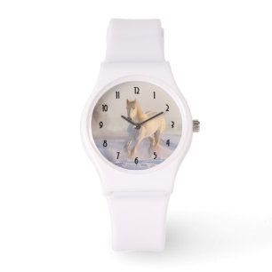 Schönes Weißes Pferd Galloping im Schnee Armbanduhr