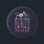 Schönheit des Herz-inspirierenden Zitats Button<br><div class="desc">Die einzige bleibende Schönheit ist die Schönheit des Herzens. Inspiration und motivierend Leben zitieren Design über ewige und immerwährende Schönheit. Coole und wunderschöne Blumenartikel für alle, die ein schönes Herz schätzen. Seien Sie freundlich und verbreiten Sie Freundlichkeit, um eine schöne Welt zu schaffen. Großartiges Weihnachtsgeschenk und Geburtstagsgeschenk für Familie und...</div>