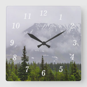 Schönheit hinter der Wolkenmauer Quadratische Wanduhr