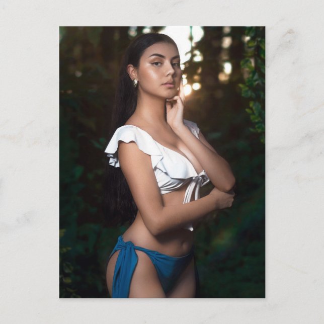 Schönheit im Wald Swimsuit Model Foto  Postkarte (Vorderseite)