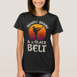 Schönheitsgedanken und ein Black Belt Karate Girl T-Shirt