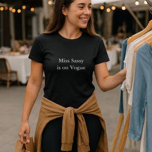 Schönheitssalon Miss Sassy ist auf der Bühne T-Shirt