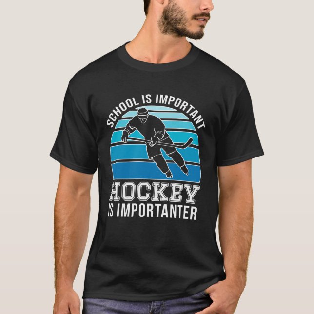 School Is Important But Hockey Is Importanter  1 T-Shirt (Vorderseite)