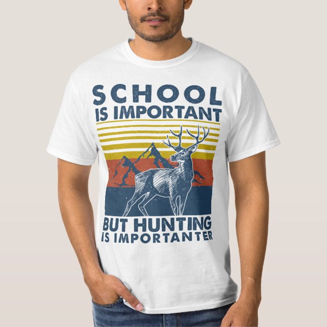 School Is Important But Hunting Is Importanter Dee T-Shirt (Vorderseite)