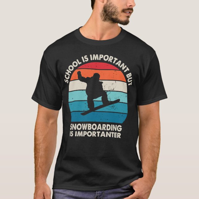 School Is Important But Snowboarding Is Importante T-Shirt (Vorderseite)