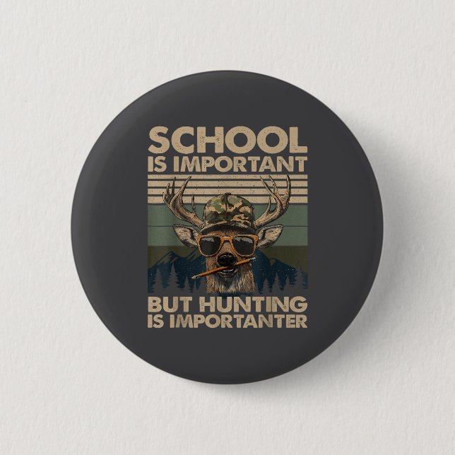 School Is Imrtant But Hunting Is Imrtanter Deer Hu Button (Vorderseite)