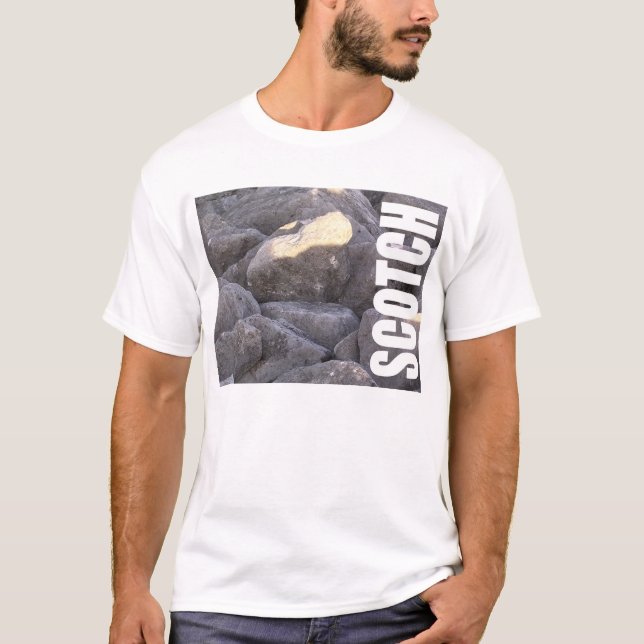 Schottisch auf den Felsen T-Shirt (Vorderseite)