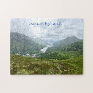 Schottischer Highlands-Loch und grünes Bergtal Puzzle