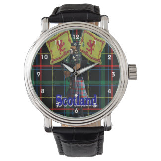 Schottischer Piper auf Tartan Armbanduhr