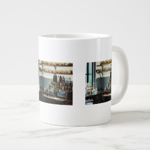 Schreibtisch mit Chemikalienflaschen Jumbo-Tasse