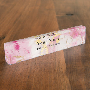Schreibtisch mit Führungskraft aus rosa und goldfa Namensplakette