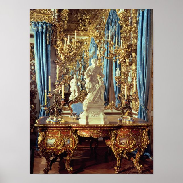 Schreibtisch und Statue von Louis XV Poster (Vorne)