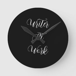 Schriftsteller am Arbeitsplatz Uhr