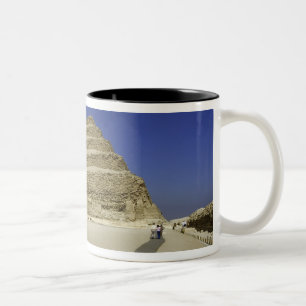Schrittpyramide in Saqqara, eine der frühesten Zweifarbige Tasse
