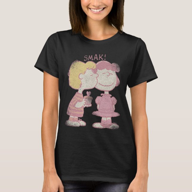 Schroeder &amp; Lucy Valentine's Day Kiss  T-Shirt (Vorderseite)