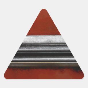 Schrottplatz-Vintage-Auto, Rot und Silber Alte Far Dreieckiger Aufkleber