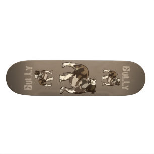 Schüchtern Sie die Bulldogge ein Skateboard