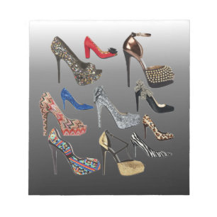 Schuh-fertigen hohe Heels-Collage besonders an Notizblock