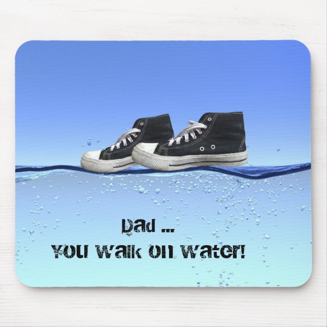 Schuhe auf Wasser Mousepad (Vorne)