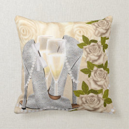 Schuhe, Rosen, Perlen und Champagne Kissen