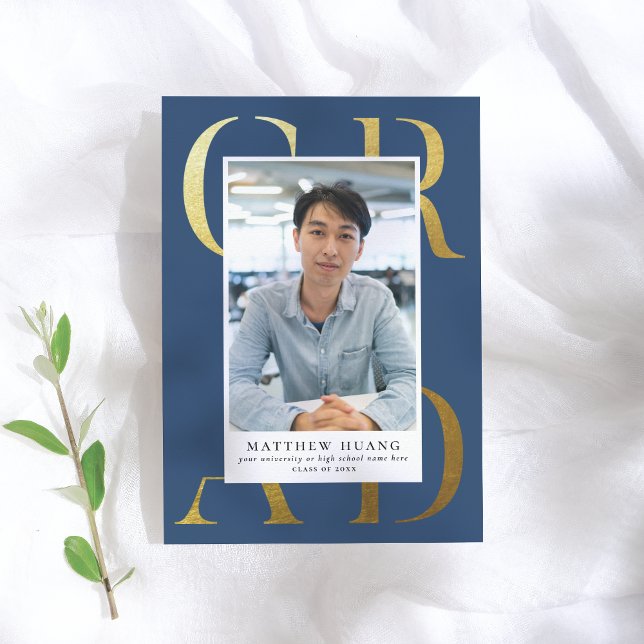 Schulbook Gold Navy Blue Type Graduate Ankündigung (Von Creator hochgeladen)