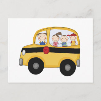 Schulbus mit T - Shirt und Geschenken für Kinder Postkarte