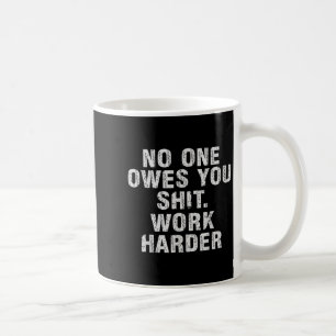Schuldet dir härter arbeiten Motivierend Lustig  Kaffeetasse