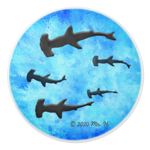 Schule für Hammerhead-Haie in der Silhouette Keramikknauf