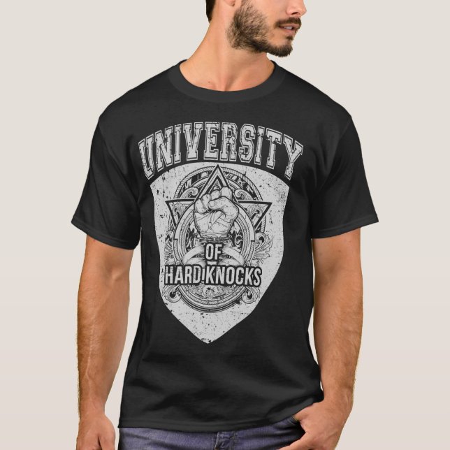 Schule für harte Knocks Uni der Funny University  T-Shirt (Vorderseite)