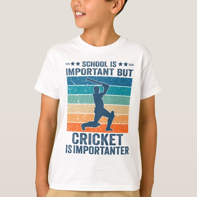 Schule ist wichtig, aber Cricket ist wichtig T-Shirt (Vorderseite)