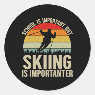 Schule ist wichtig, aber Skifahren ist wichtiger S Runder Aufkleber