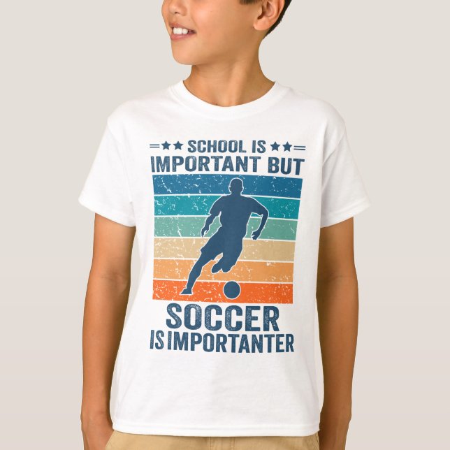 Schule ist wichtig, Fußball ist aber wichtiger T-Shirt (Vorderseite)