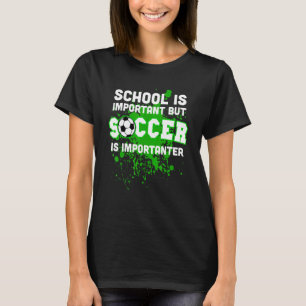 Schule ist wichtig, Fußball ist aber wichtiger T-Shirt