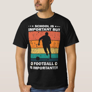 Schule ist wichtig, Fußball ist aber wichtiger T-Shirt